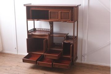 ヴィンテージ家具　紫檀材　品のある佇まいが魅力の飾り棚(茶棚、収納棚、戸棚、ビンテージ)(R-042659)