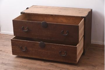 アンティーク家具　大正期　使い込まれた風合いが魅力のシンプルな衣装箪笥(引き出し、ローボード)(R-042660)