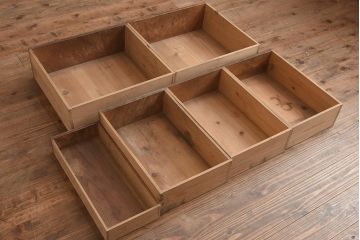 アンティーク家具　大正昭和初期　前面ケヤキ材　落ち着きのある佇まいが魅力の関東水屋箪笥(重ね戸棚、収納棚、キャビネット)(R-042662)