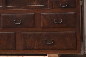アンティーク家具　大正昭和初期　前面ケヤキ材　落ち着きのある佇まいが魅力の関東水屋箪笥(重ね戸棚、収納棚、キャビネット)(R-042662)