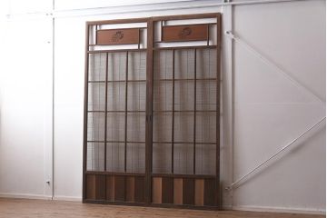 ビンテージ建具　上手物!　無双窓　藤紋の透かし入りの御簾戸2枚セット(戸、簀戸、葭戸、夏障子、夏戸、葦戸)(R-042663)