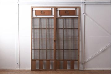 ビンテージ建具　上手物!　無双窓　藤紋の透かし入りの御簾戸2枚セット(戸、簀戸、葭戸、夏障子、夏戸、葦戸)(R-042663)