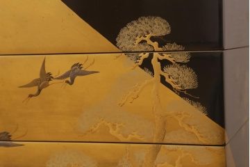 アンティーク雑貨　明治期　金彩鶴蒔絵　五ツ組木製重箱(お重、漆器)(R-042667)