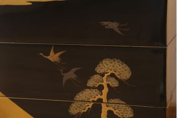 アンティーク雑貨　明治期　金彩鶴蒔絵　五ツ組木製重箱(お重、漆器)(R-042667)