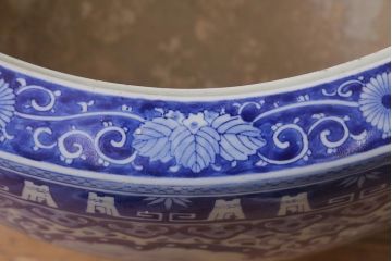アンティーク雑貨　鳳凰・僧侶の図　特大サイズの瀬戸火鉢(鉢カバー)(R-042675)