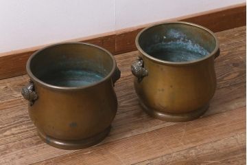 アンティーク雑貨　取っ手がおしゃれな真鍮火鉢一対(手あぶり、金属火鉢)(R-042677)