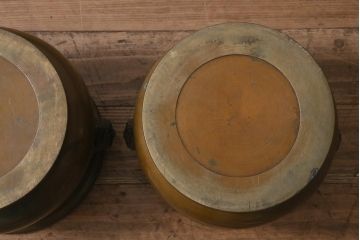 アンティーク雑貨　取っ手がおしゃれな真鍮火鉢一対(手あぶり、金属火鉢)(R-042677)