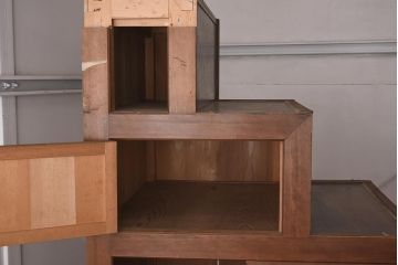 アンティーク家具　明治大正期　主要部ヒノキ材　関西　上品な和の雰囲気が魅力の階段箪笥(時代箪笥)(R-042679)