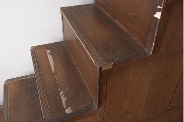 アンティーク家具　明治大正期　主要部ヒノキ材　関西　上品な和の雰囲気が魅力の階段箪笥(時代箪笥)(R-042679)