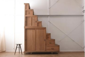 アンティーク家具　昭和初期期　ヒノキ材　上品な和の雰囲気が魅力の階段箪笥(時代箪笥)(R-042680)