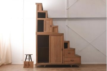 アンティーク家具　昭和初期期　ヒノキ材　上品な和の雰囲気が魅力の階段箪笥(時代箪笥)(R-042680)
