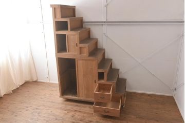 アンティーク家具　昭和初期期　ヒノキ材　上品な和の雰囲気が魅力の階段箪笥(時代箪笥)(R-042680)