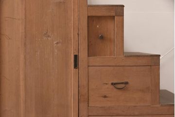 アンティーク家具　昭和初期期　ヒノキ材　上品な和の雰囲気が魅力の階段箪笥(時代箪笥)(R-042680)