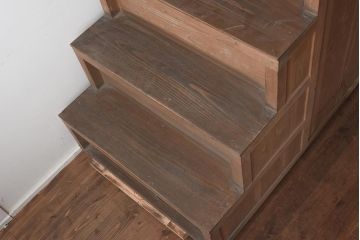 アンティーク家具　昭和初期期　ヒノキ材　上品な和の雰囲気が魅力の階段箪笥(時代箪笥)(R-042680)