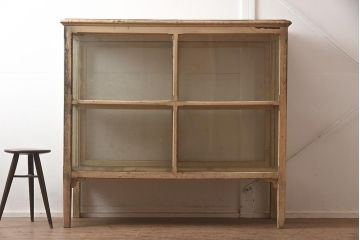 アンティーク家具　シャビーシックな空間におすすめな味わい深いガラスケース(ショーケース、陳列棚)(R-042704)