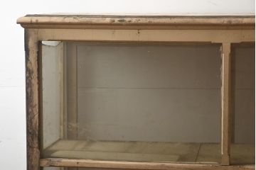 アンティーク家具　シャビーシックな空間におすすめな味わい深いガラスケース(ショーケース、陳列棚)(R-042704)