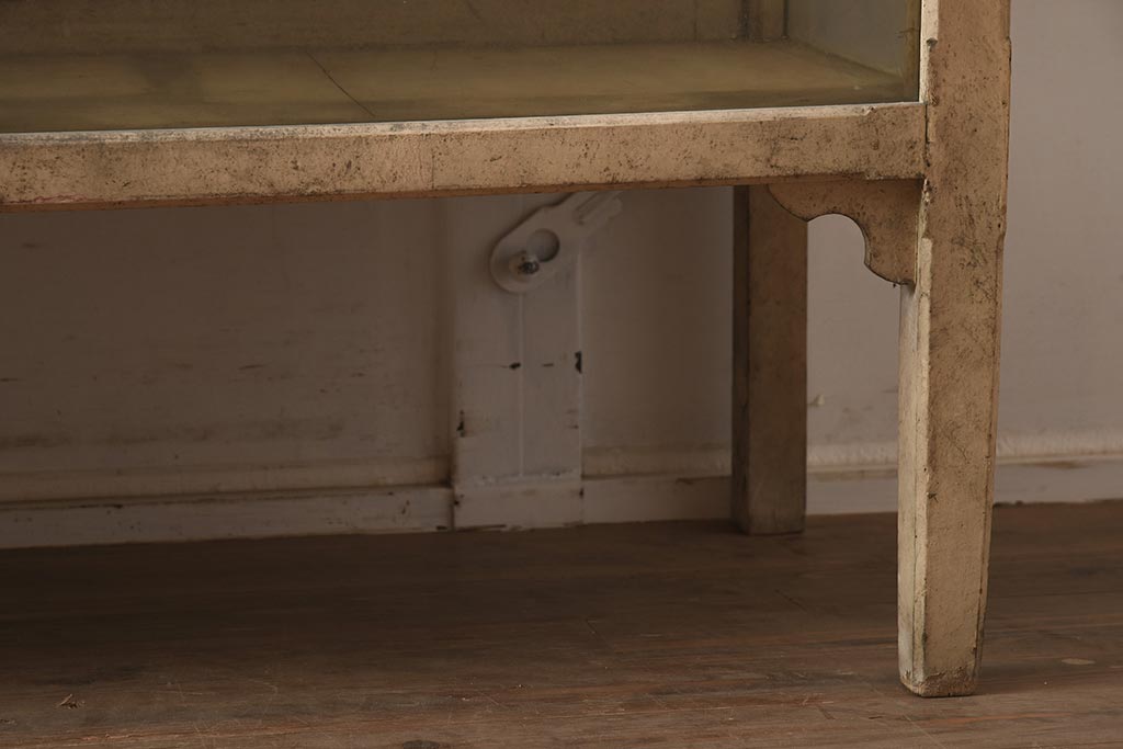 アンティーク家具　シャビーシックな空間におすすめな味わい深いガラスケース(ショーケース、陳列棚)(R-042704)