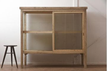 アンティーク家具　シャビーシックな空間におすすめな味わい深いガラスケース(ショーケース、陳列棚)(R-042704)