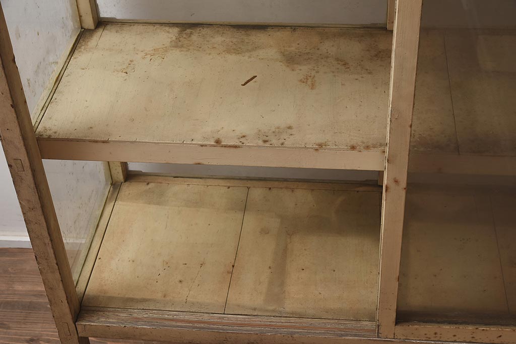 アンティーク家具　シャビーシックな空間におすすめな味わい深いガラスケース(ショーケース、陳列棚)(R-042704)