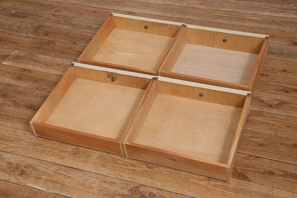 ビンテージ家具　柔らかいペイントカラーのレトロなキャビネット(戸棚、収納棚)(R-042705)