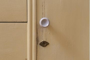 ビンテージ家具　柔らかいペイントカラーのレトロなキャビネット(戸棚、収納棚)(R-042705)