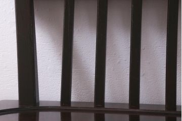 中古　北海道民芸家具　#667　和モダンスタイルに合う濃い木色のベンチ(板座チェア、長椅子)(定価約13万円)(R-042706)