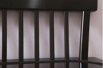 中古　北海道民芸家具　#667　和モダンスタイルに合う濃い木色のベンチ(板座チェア、長椅子)(定価約13万円)(R-042706)