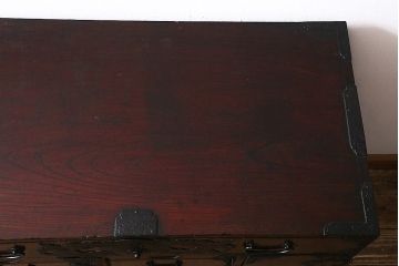 アンティーク家具　特注　明治期　総欅(ケヤキ)材　閂(かんぬき)付き　意匠金具が目を惹く仙台箪笥(衣裳箪笥、時代箪笥)(R-042708)