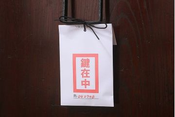 アンティーク家具　特注　明治期　総欅(ケヤキ)材　閂(かんぬき)付き　意匠金具が目を惹く仙台箪笥(衣裳箪笥、時代箪笥)(R-042708)