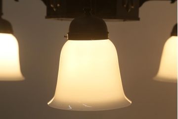 アンティーク照明　大正昭和初期　桐紋・菊紋入り　激レア品!大正ロマンスタイルにぴったりのシャンデリア(3灯、天井照明、吊り下げ照明)(R-042711)