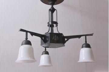 アンティーク照明　大正昭和初期　桐紋・菊紋入り　激レア品!大正ロマンスタイルにぴったりのシャンデリア(3灯、天井照明、吊り下げ照明)(R-042711)