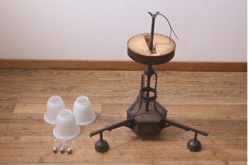 アンティーク照明　大正昭和初期　桐紋・菊紋入り　激レア品!大正ロマンスタイルにぴったりのシャンデリア(3灯、天井照明、吊り下げ照明)(R-042711)