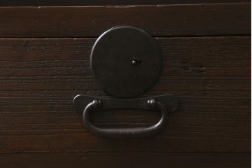 アンティーク家具　引き出し付き　和の雰囲気漂うガラス戸棚(収納棚、キャビネット)(R-042712)