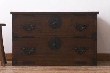 アンティーク家具　明治大正期　天板リメイク　木瓜(もっこう)引手と凝ったデザインの座金が目を引く時代箪笥ローチェスト(ローボード、引き出し、衣装箪笥、タンス)(R-042719)