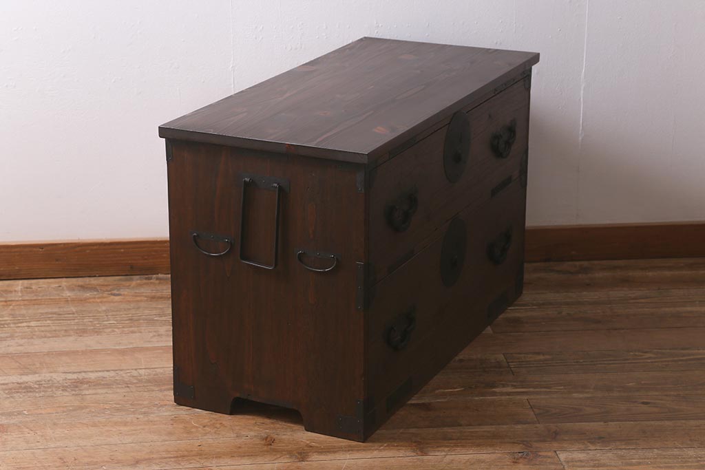 アンティーク家具　明治大正期　天板リメイク　木瓜(もっこう)引手と凝ったデザインの座金が目を引く時代箪笥ローチェスト(ローボード、引き出し、衣装箪笥、タンス)(R-042719)