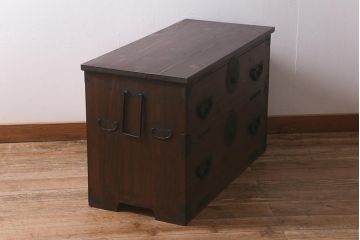 アンティーク家具　明治大正期　天板リメイク　木瓜(もっこう)引手と凝ったデザインの座金が目を引く時代箪笥ローチェスト(ローボード、引き出し、衣装箪笥、タンス)(R-042719)