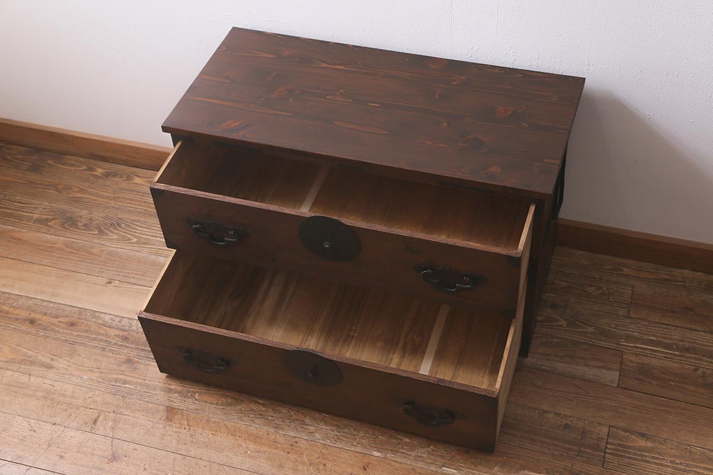 アンティーク家具　明治大正期　天板リメイク　木瓜(もっこう)引手と凝ったデザインの座金が目を引く時代箪笥ローチェスト(ローボード、引き出し、衣装箪笥、タンス)(R-042719)