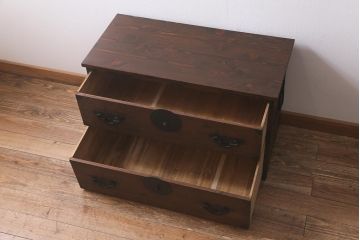 アンティーク家具　明治大正期　天板リメイク　木瓜(もっこう)引手と凝ったデザインの座金が目を引く時代箪笥ローチェスト(ローボード、引き出し、衣装箪笥、タンス)(R-042719)