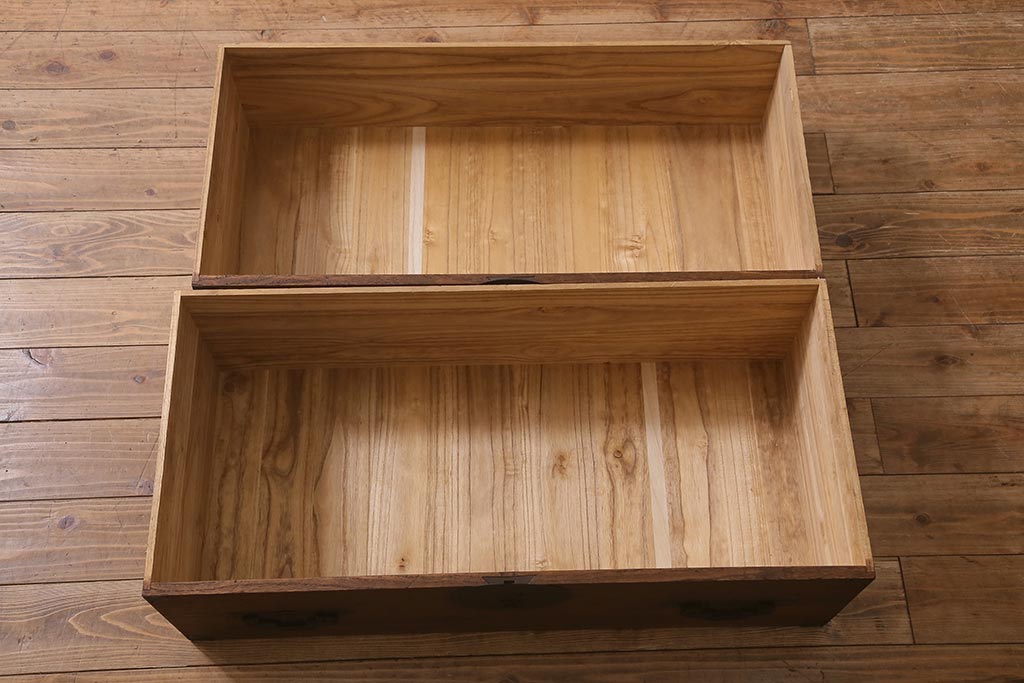 アンティーク家具　明治大正期　天板リメイク　木瓜(もっこう)引手と凝ったデザインの座金が目を引く時代箪笥ローチェスト(ローボード、引き出し、衣装箪笥、タンス)(R-042719)