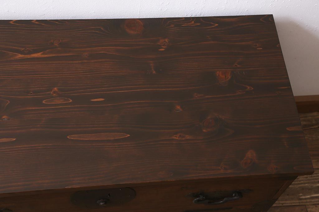 アンティーク家具　明治大正期　天板リメイク　木瓜(もっこう)引手と凝ったデザインの座金が目を引く時代箪笥ローチェスト(ローボード、引き出し、衣装箪笥、タンス)(R-042719)