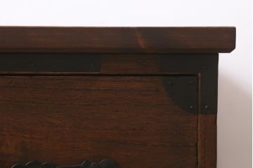 アンティーク家具　明治大正期　天板リメイク　木瓜(もっこう)引手と凝ったデザインの座金が目を引く時代箪笥ローチェスト(ローボード、引き出し、衣装箪笥、タンス)(R-042719)