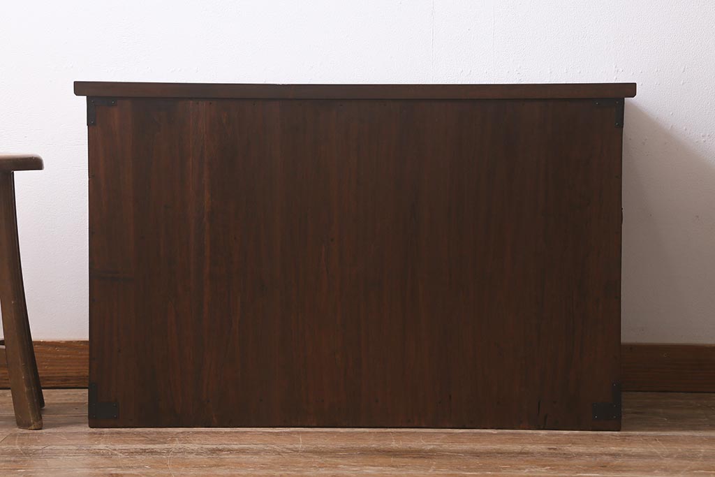 アンティーク家具　明治大正期　天板リメイク　木瓜(もっこう)引手と凝ったデザインの座金が目を引く時代箪笥ローチェスト(ローボード、引き出し、衣装箪笥、タンス)(R-042719)