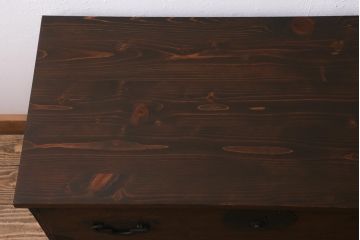 アンティーク家具　明治大正期　天板リメイク　木瓜(もっこう)引手と凝ったデザインの座金が目を引く時代箪笥ローチェスト(ローボード、引き出し、衣装箪笥、タンス)(R-042719)