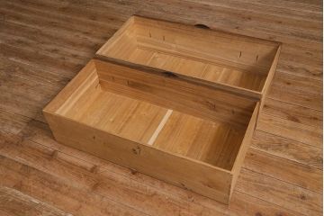 アンティーク家具　明治大正期　天板リメイク　鉄脚付き　木瓜(もっこう)引手と凝ったデザインの座金が目を引く時代箪笥ローチェスト(ローボード、引き出し、衣装箪笥、タンス)(R-042720)