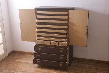 中古　伝統工芸品　長谷川浅次謹作　久光刻　衣装盆付き　花鳥図の前飾りが素敵な重ね加茂総桐箪笥(総桐たんす、和タンス、衣装箪笥、着物箪笥)(定価約120万円)(R-042722)