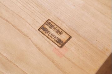 中古　伝統工芸品　長谷川浅次謹作　久光刻　衣装盆付き　花鳥図の前飾りが素敵な重ね加茂総桐箪笥(総桐たんす、和タンス、衣装箪笥、着物箪笥)(定価約120万円)(R-042722)