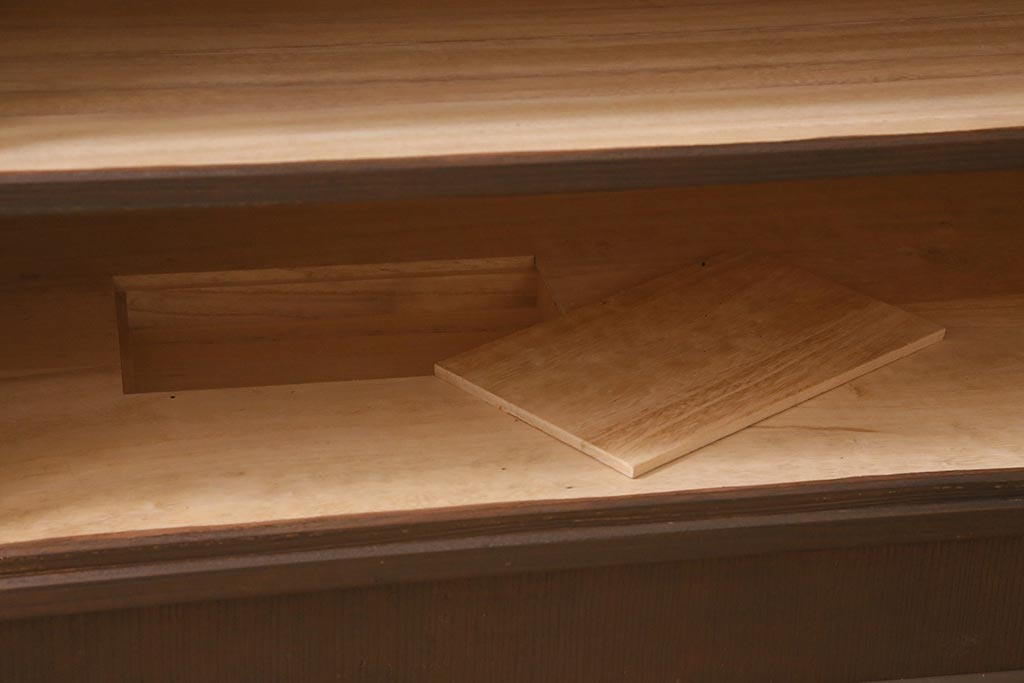 中古　伝統工芸品　長谷川浅次謹作　久光刻　衣装盆付き　花鳥図の前飾りが素敵な重ね加茂総桐箪笥(総桐たんす、和タンス、衣装箪笥、着物箪笥)(定価約120万円)(R-042722)