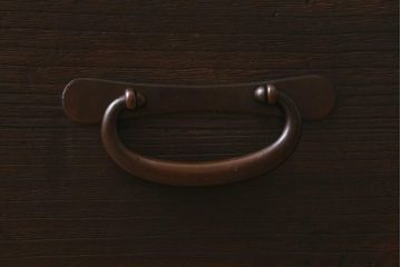 アンティーク家具　明治大正期　脚付きリメイク　引き出し1杯が珍しい!味わいが魅力の箪笥ローボード(テレビ台、ローチェスト、引き出し)(R-042726)