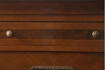 中古　イタリア家具　真鍮装飾　象嵌　凝った意匠がおしゃれなキャビネット(飾り棚、戸棚)(定価約68万円)(R-042729)