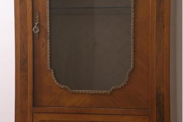 中古　イタリア家具　真鍮装飾　象嵌　凝った意匠がおしゃれなキャビネット(飾り棚、戸棚)(定価約68万円)(R-042729)